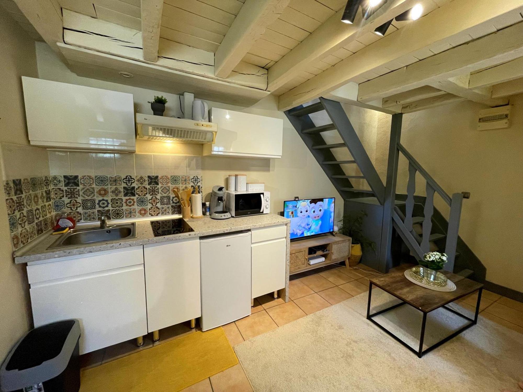 "Sainte Valiere", Appartement Calme Sur Cour Privative, Nevers Buitenkant foto